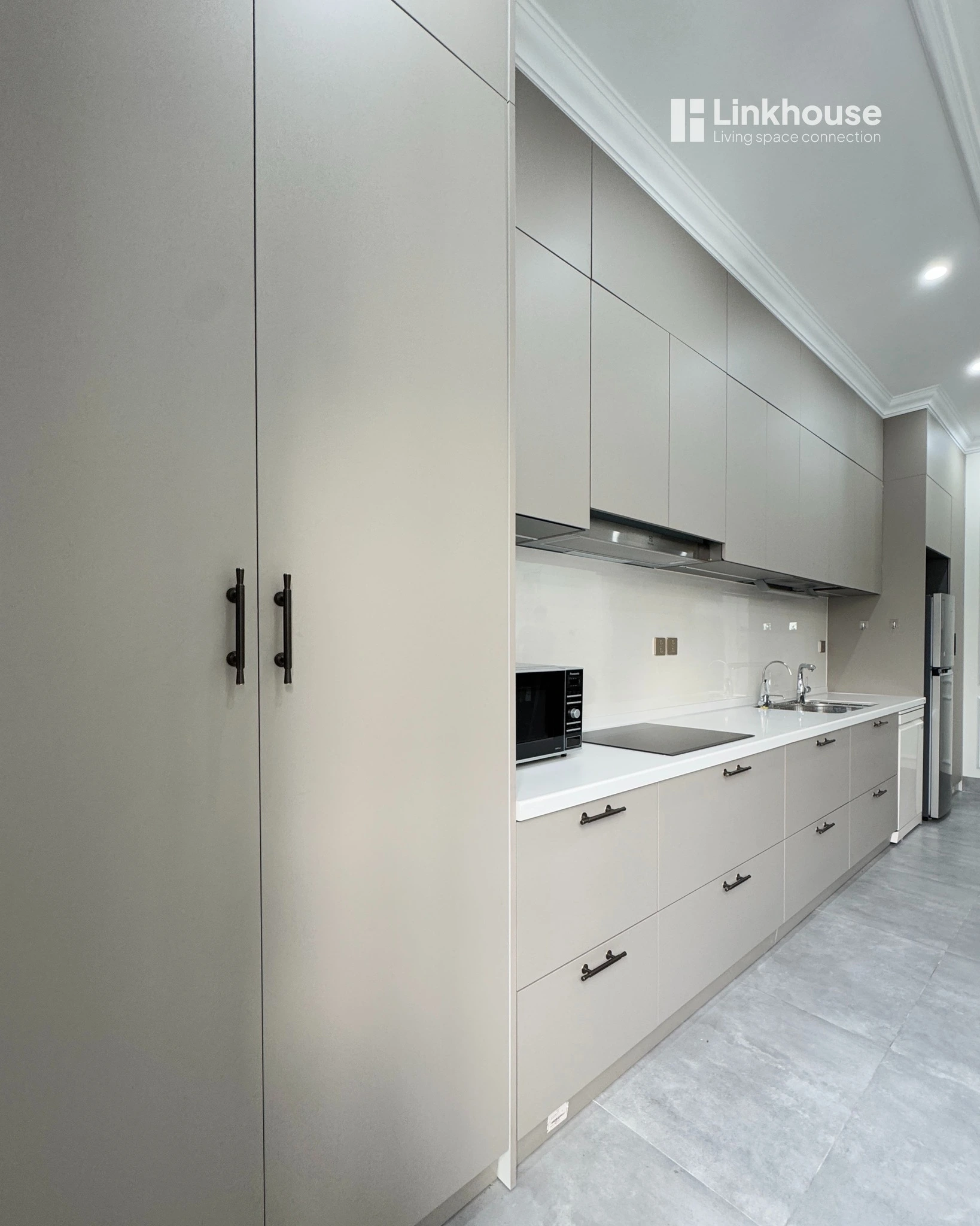 THIẾT KẾ BẾP “ÍT NHƯNG ĐỦ” – GIẢI PHÁP TỐI GIẢN DÀNH CHO NGƯỜI TRẺ